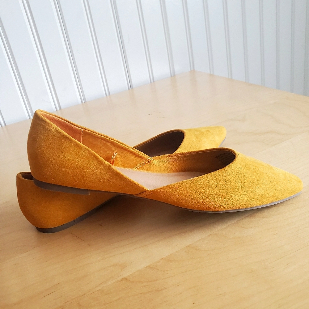Cute Time and tru mustard suede flats